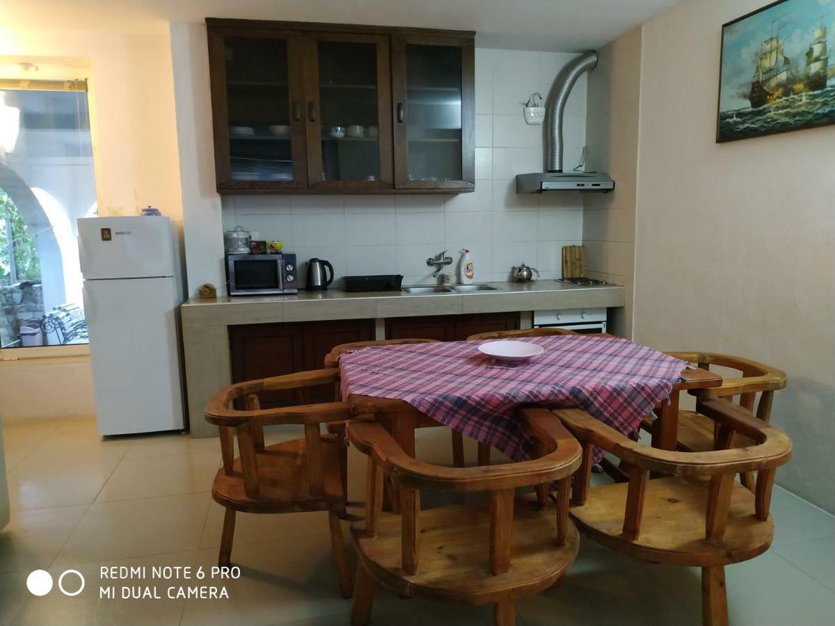 Apartments Simovic Тиват Экстерьер фото